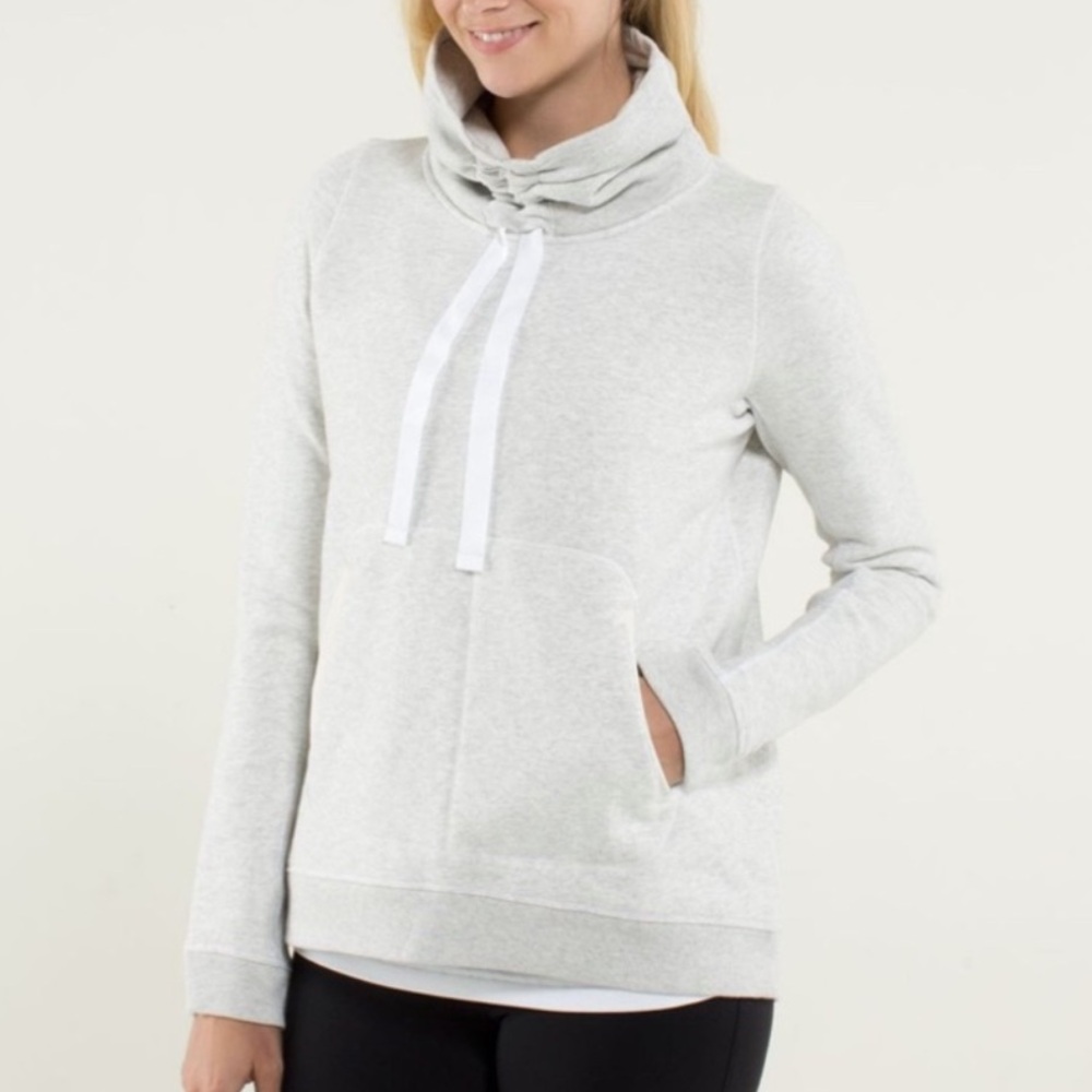 NWOT Lululemon Avenue Pullover. Size 6